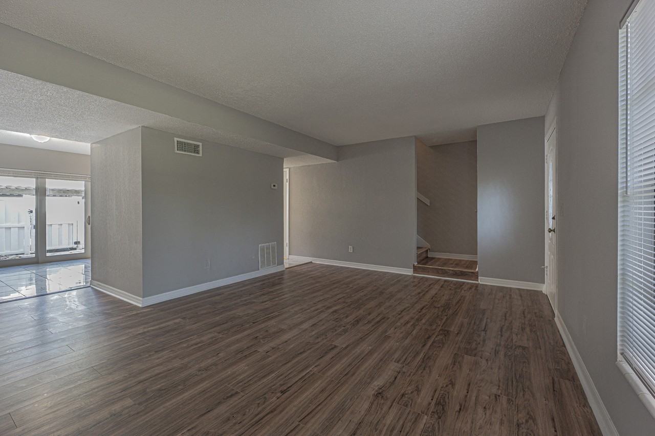 7617 Woodbridge Blvd - Photo 3 of 23