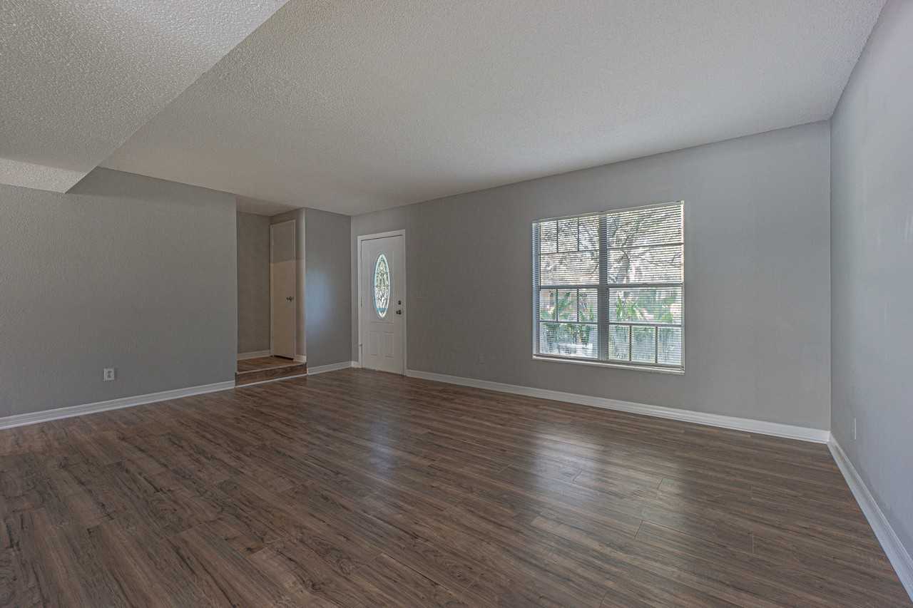 7617 Woodbridge Blvd - Photo 4 of 23