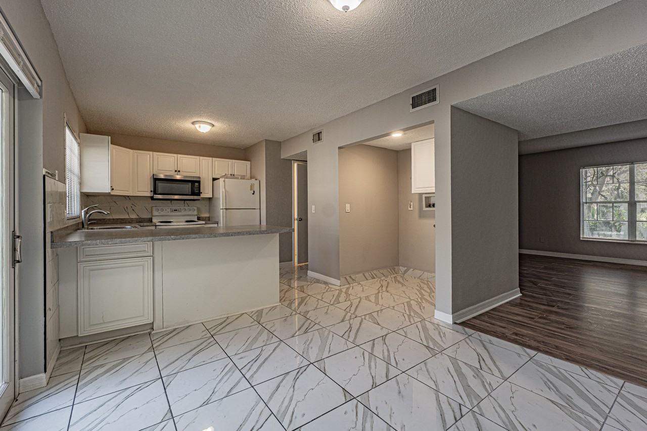 7617 Woodbridge Blvd - Photo 6 of 23