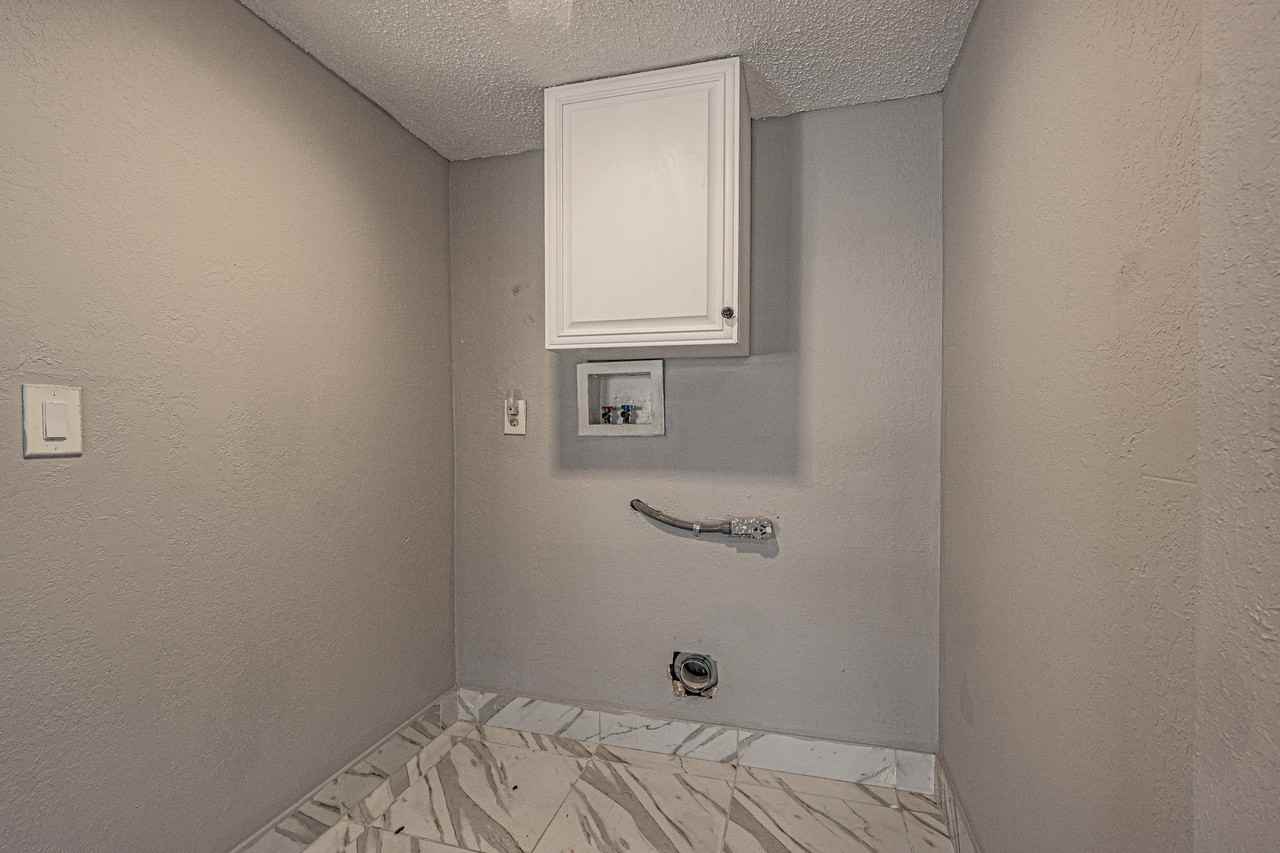 7617 Woodbridge Blvd - Photo 7 of 23