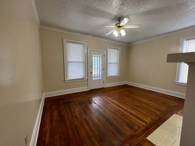 1637 Quarrier St - Photo 4 of 18