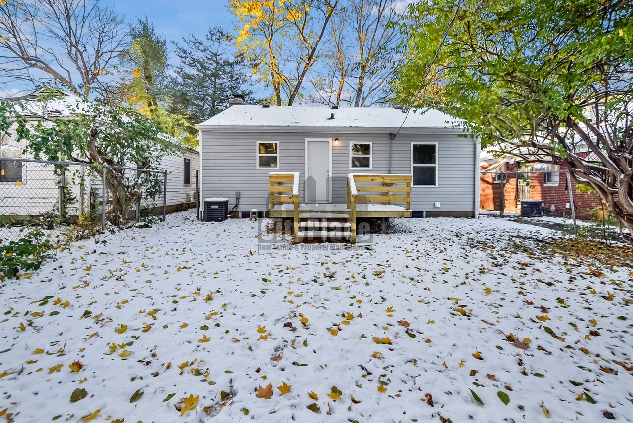 3721 Kinnear Avenue - Photo 5 of 23