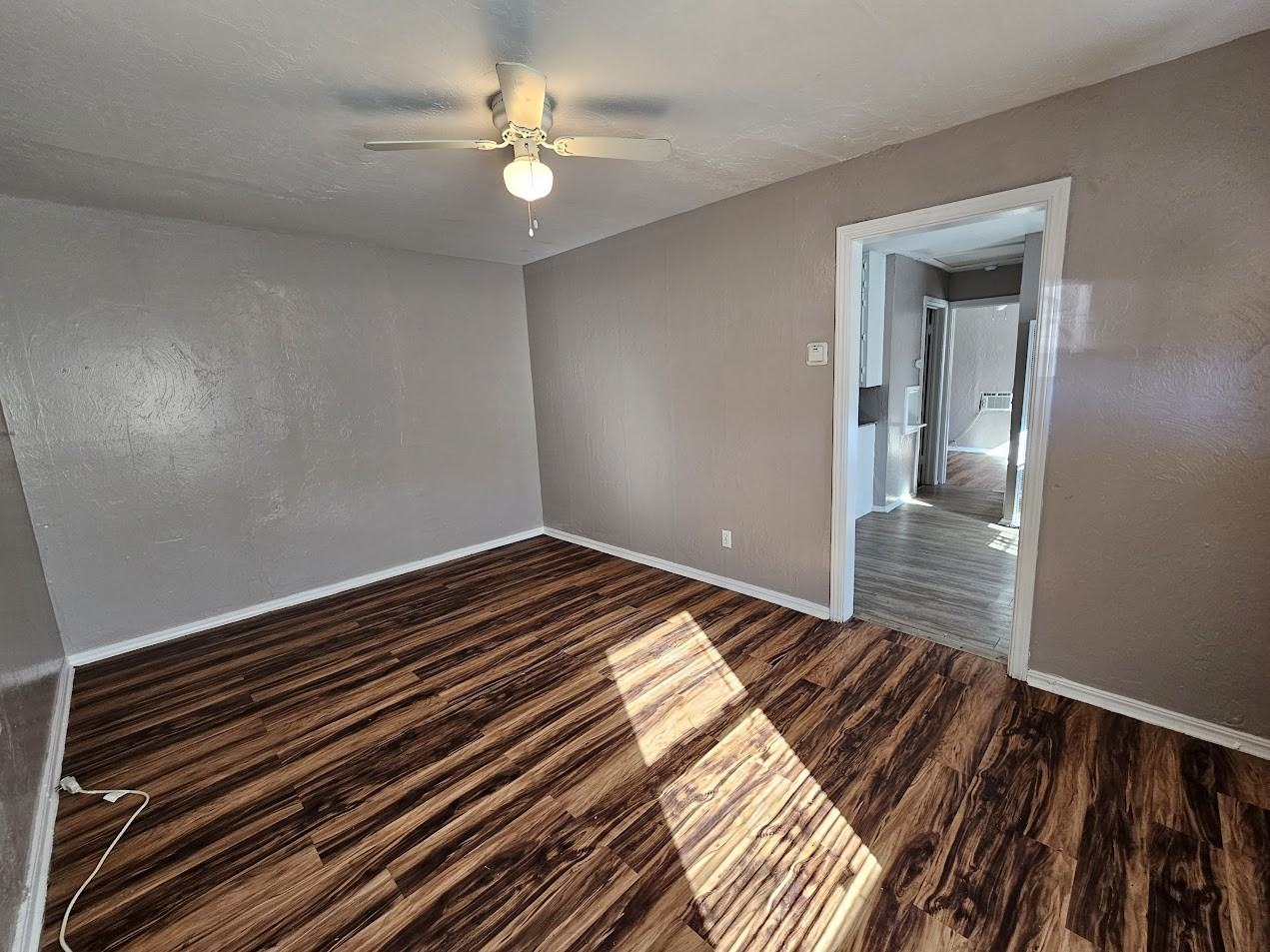 713 Se 27th St - Photo 2 of 10