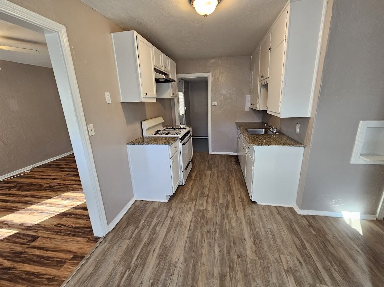 713 Se 27th St - Photo 3 of 10