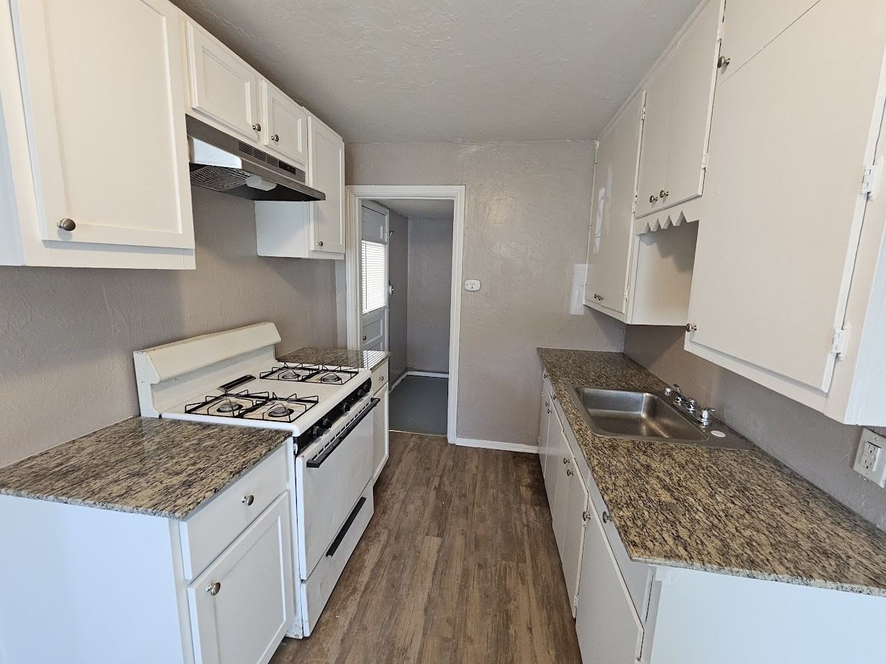 713 Se 27th St - Photo 4 of 10