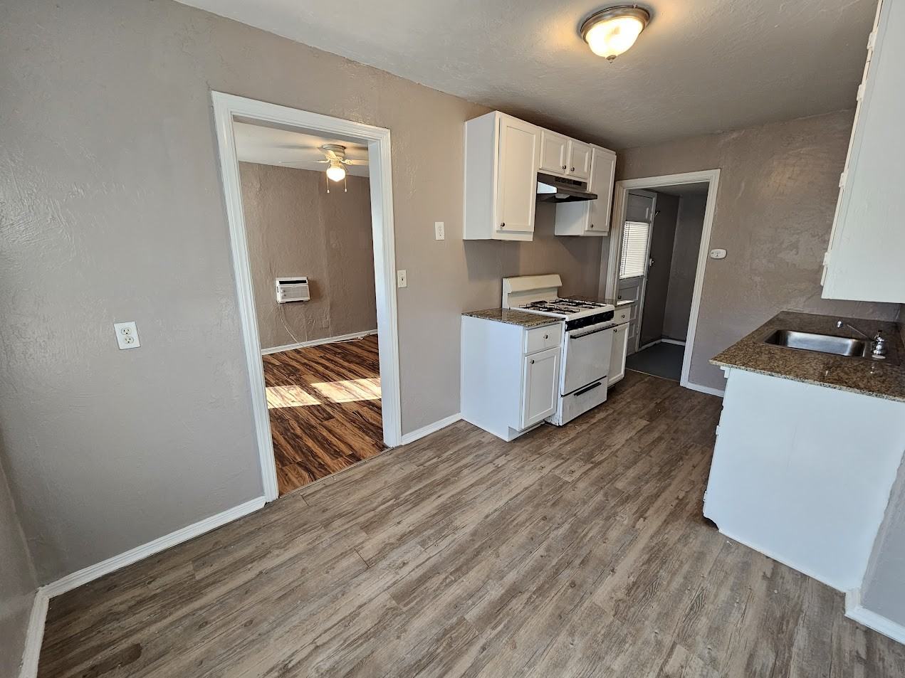 713 Se 27th St - Photo 5 of 10