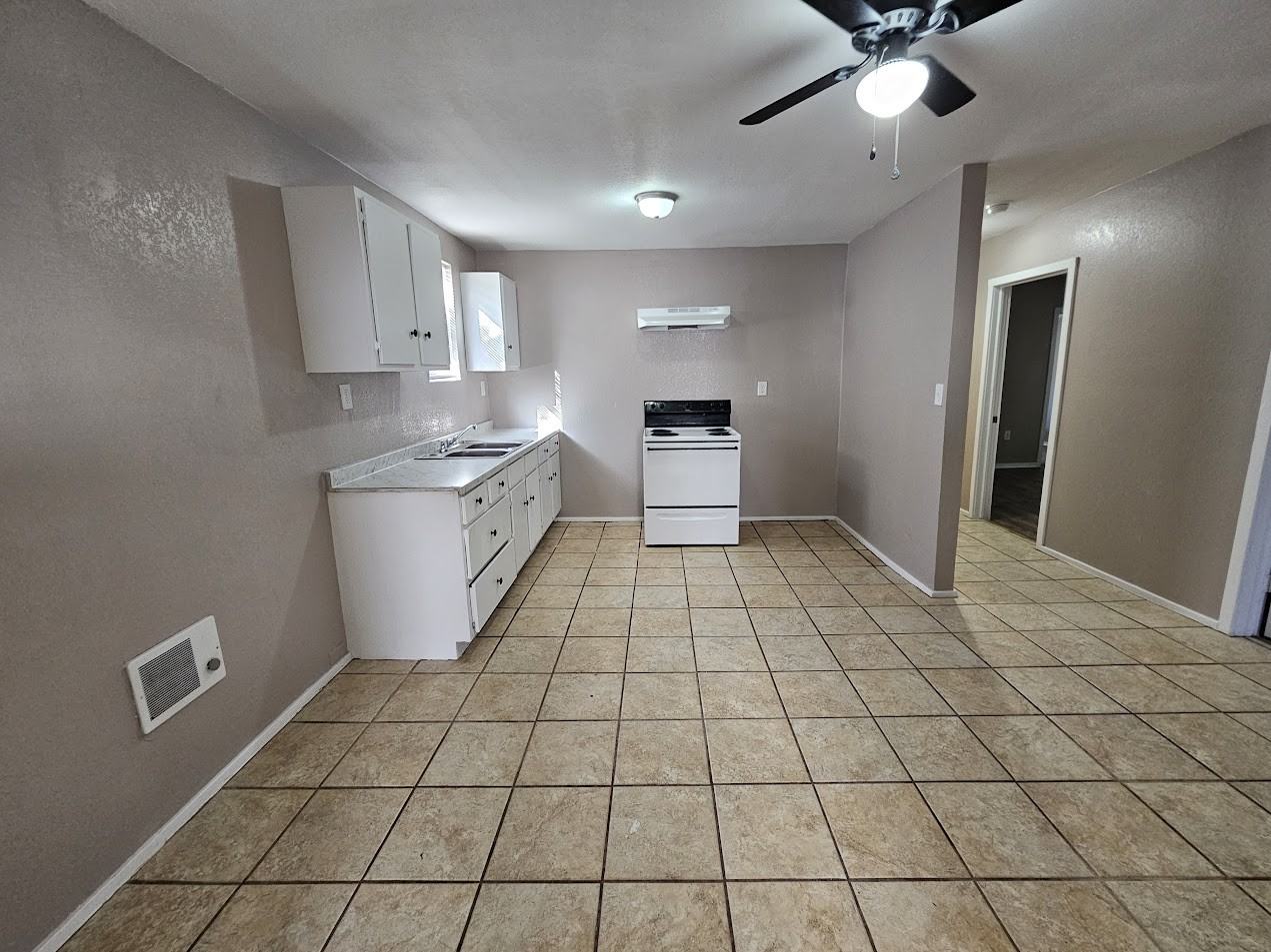 25 Southeast 44th Street - Photo 5 of 17