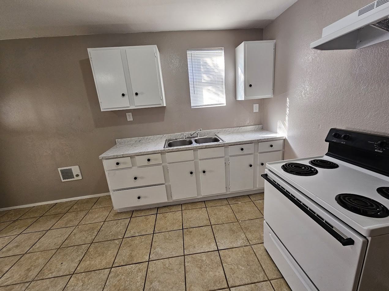 25 Southeast 44th Street - Photo 6 of 17