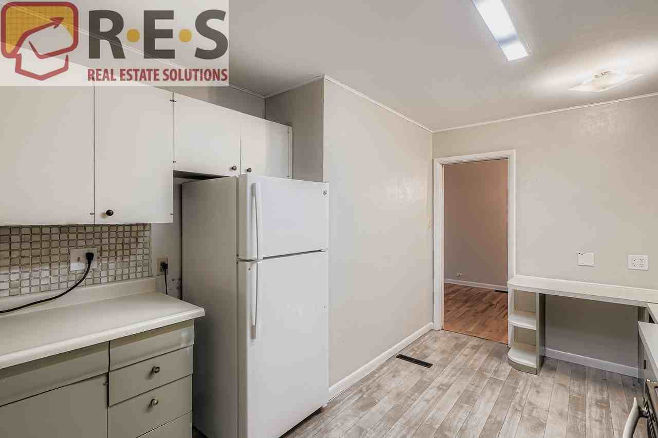 3201 South Holly Street - Photo 4 of 17