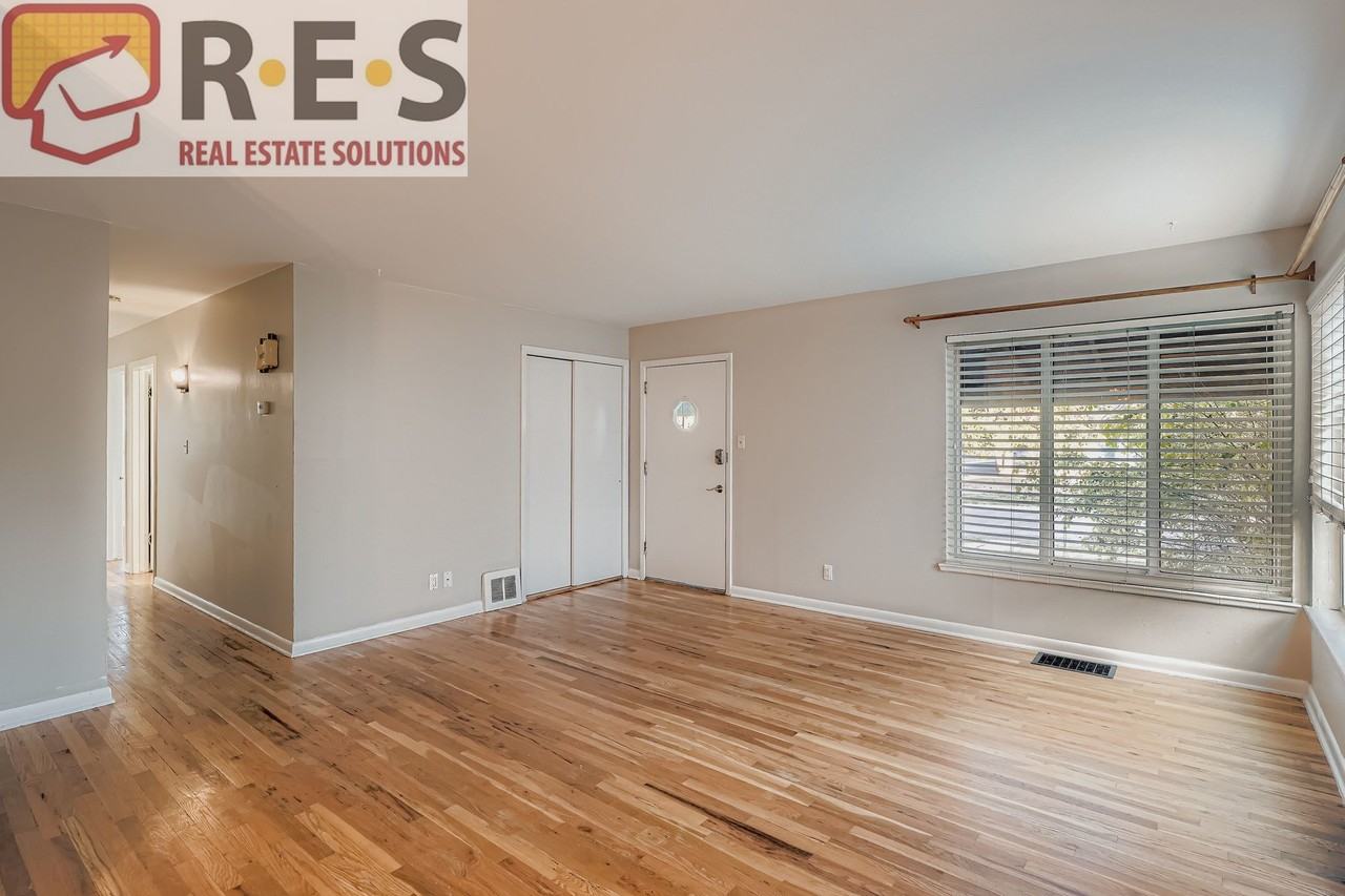 3201 South Holly Street - Photo 5 of 17