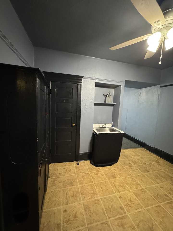 1717 West Burnside Street #NA - Photo 2 of 6