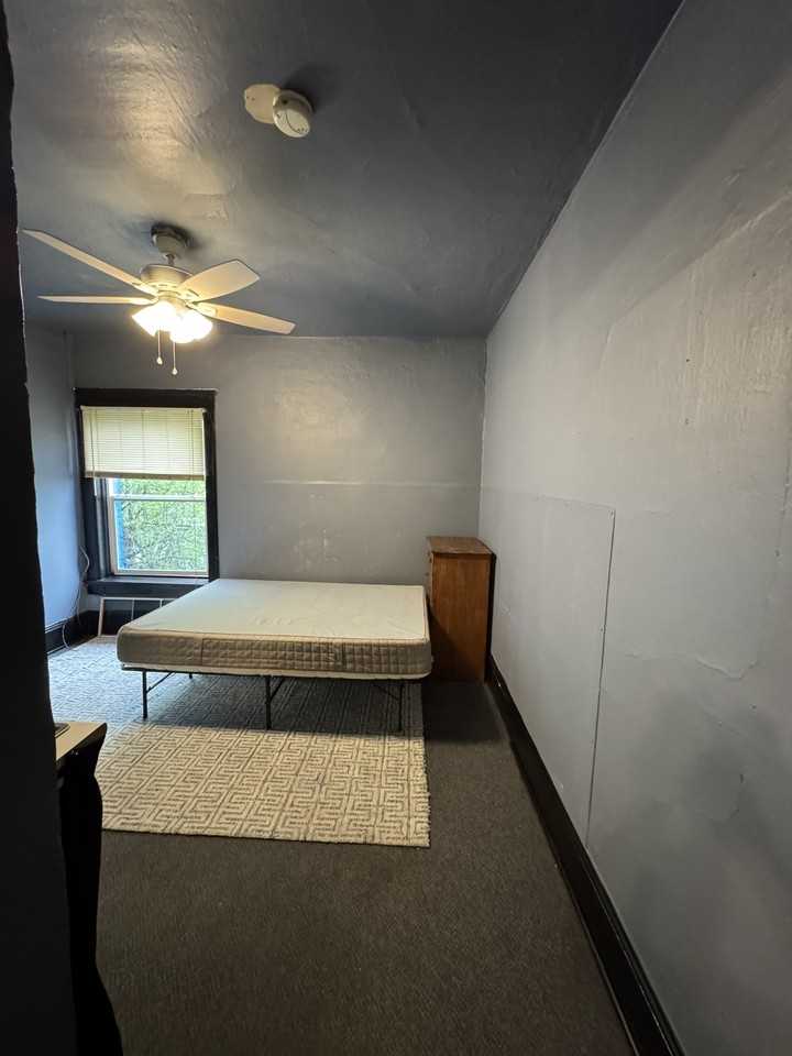 1717 West Burnside Street #NA - Photo 3 of 6