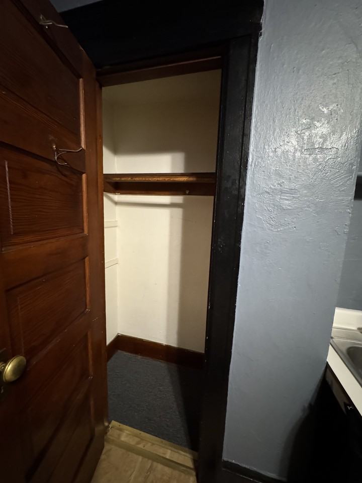 1717 West Burnside Street #NA - Photo 6 of 6