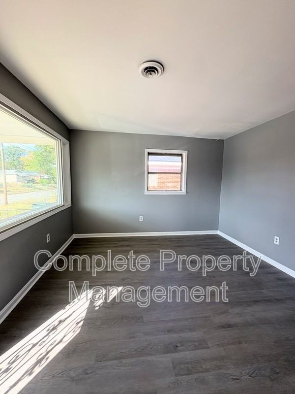 1669 19th Pl Sw - Photo 3 of 16