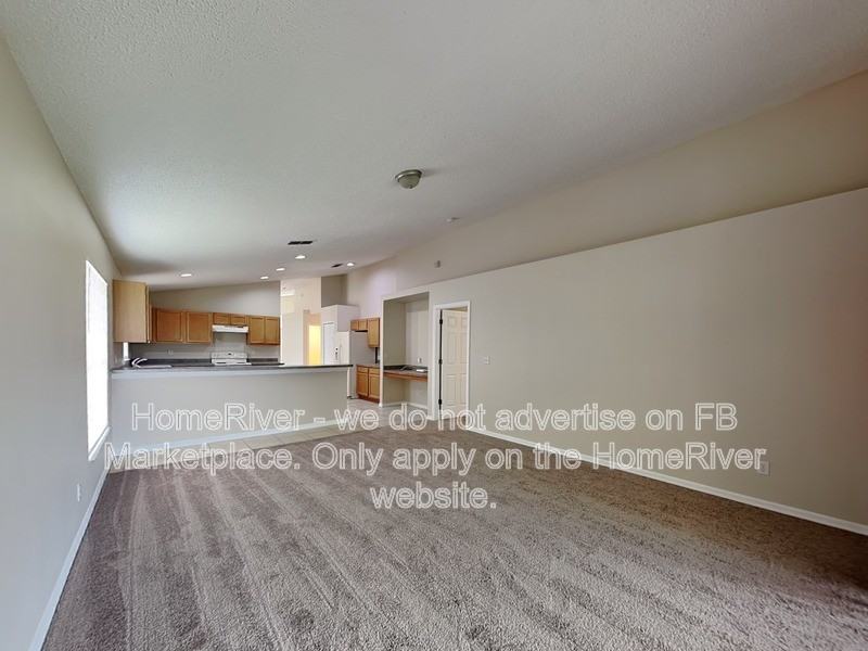 1075 Bluegrass Dr - Photo 4 of 28