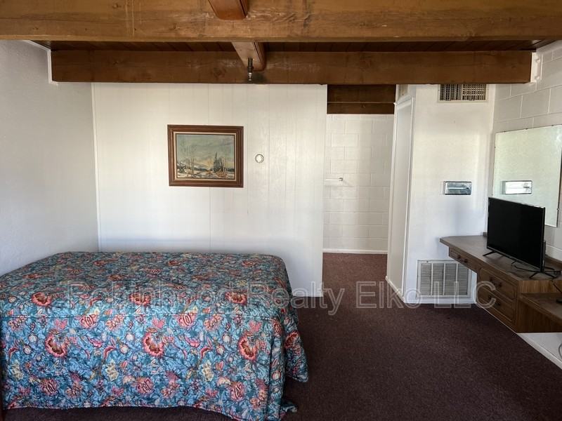 340 6th St - Photo 5 of 16
