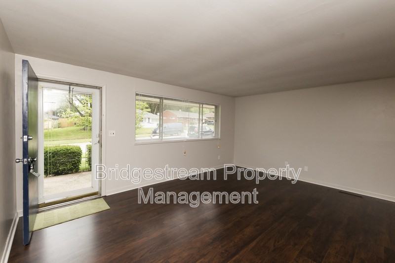 4606 Knobhill Dr - Photo 4 of 18