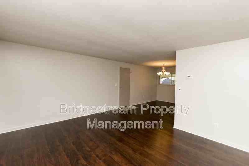 4606 Knobhill Dr - Photo 5 of 18