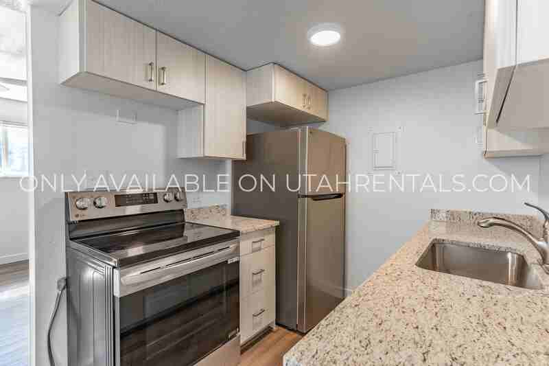 169 Starcrest Dr - Photo 4 of 26