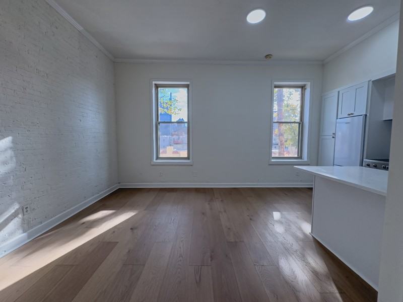 2007 Green St - Photo 7 of 23