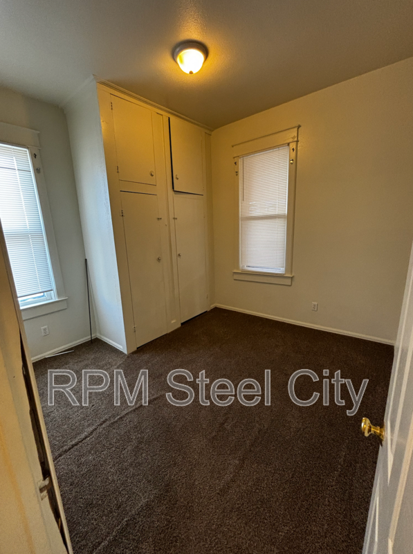 1210 N Elizabeth St - Photo 7 of 12