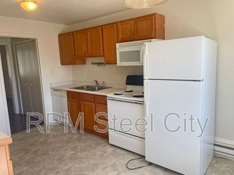 1717 Oakshire Ln #C - Photo 2 of 11