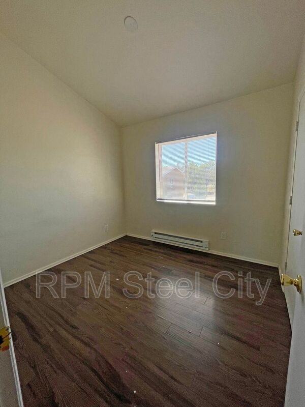 1717 Oakshire Ln #C - Photo 7 of 11