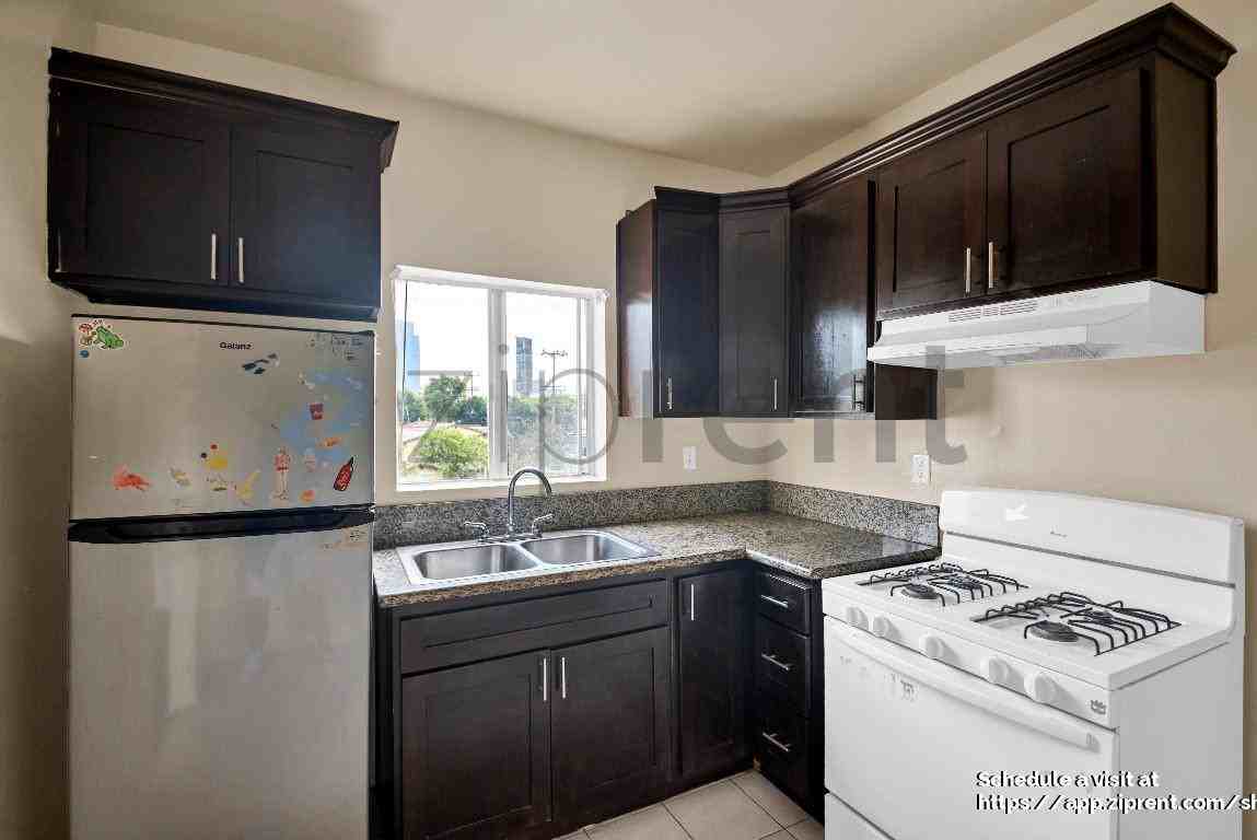 1513 W 12th Pl #17 - Photo 7 of 9