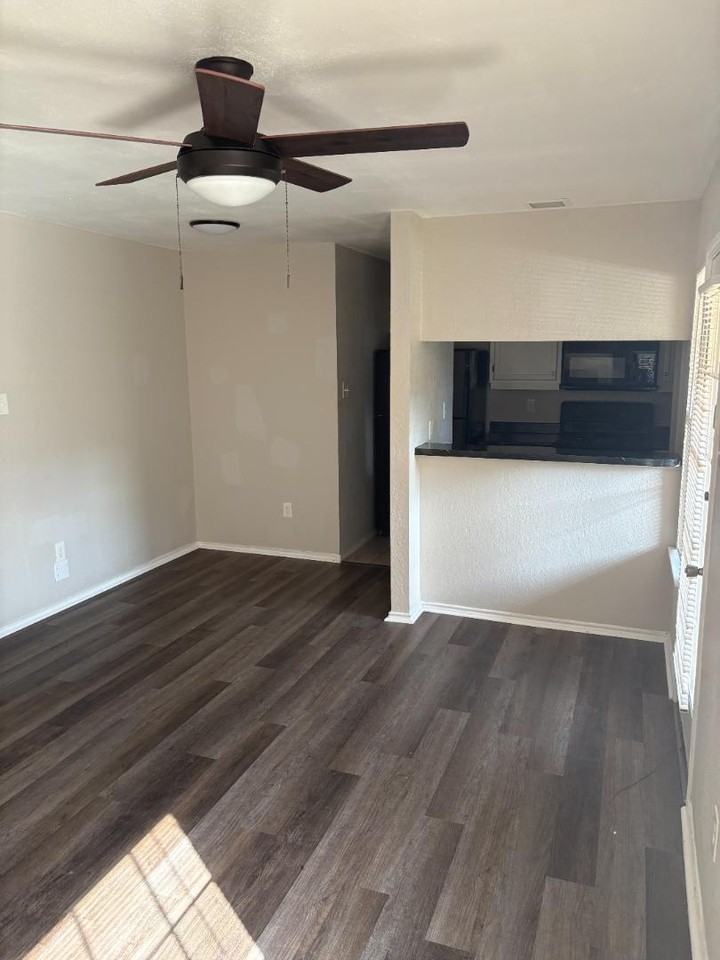1733 Crest Grove Dr - Photo 5 of 16