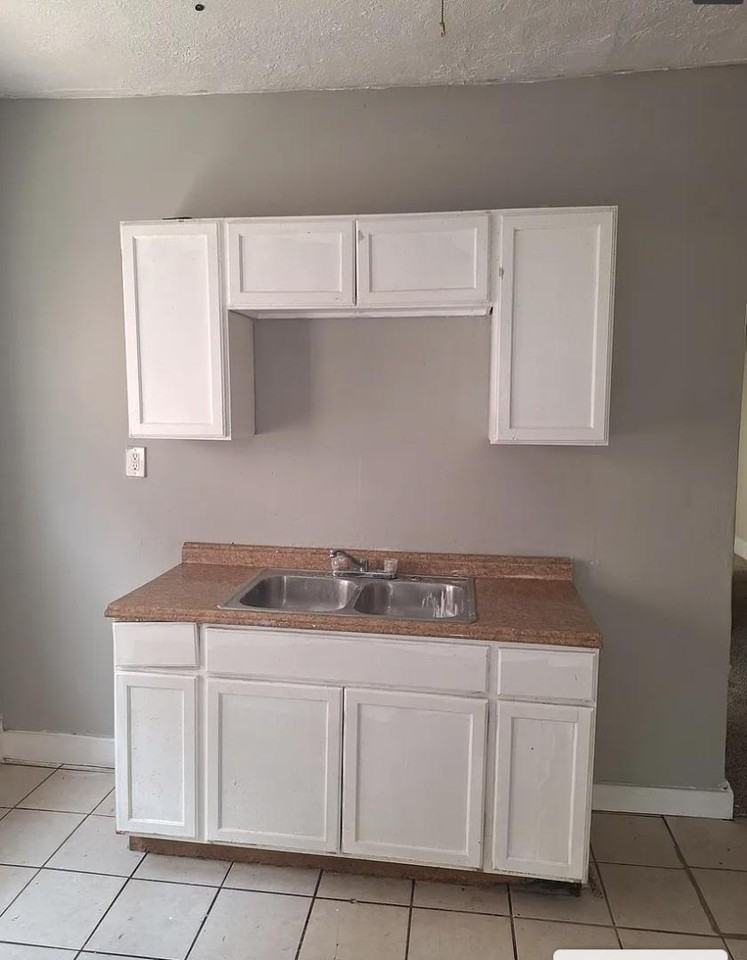 3438 E 140 - Photo 4 of 6