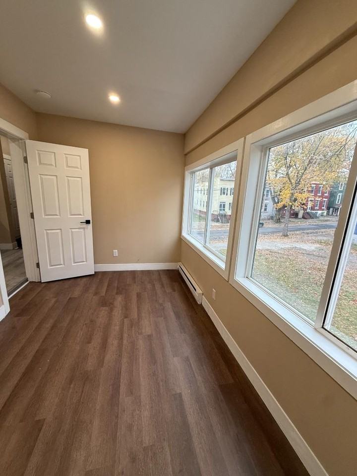 249 2nd St - Photo 4 of 29