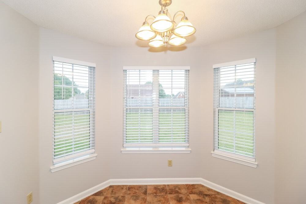 6284 Manchester Dr - Photo 7 of 17