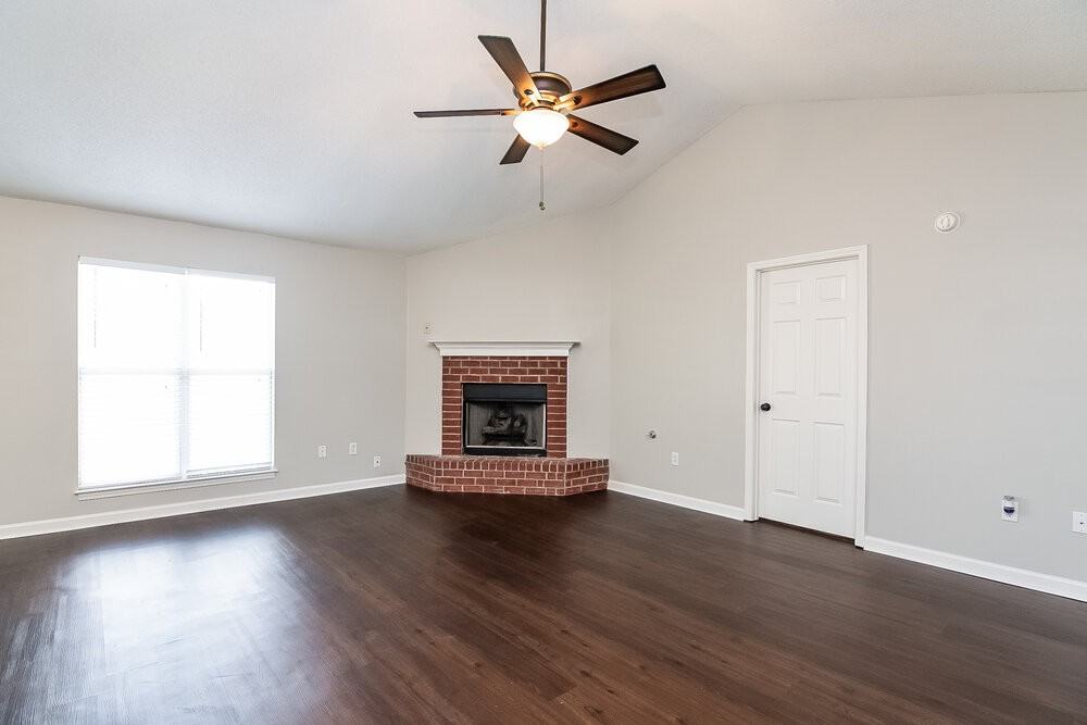 7776 Parkwood Cv - Photo 3 of 15