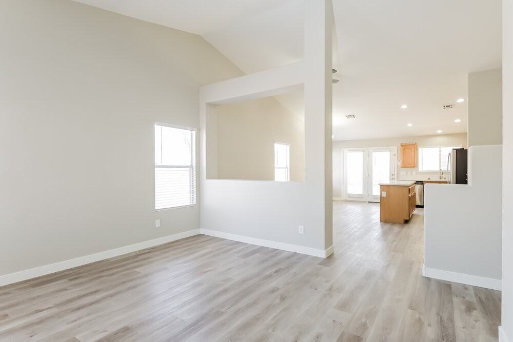 1283 Silver Knoll Ave - Photo 3 of 16