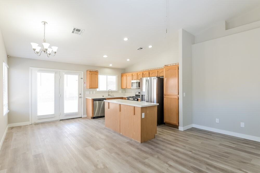 1283 Silver Knoll Ave - Photo 5 of 16