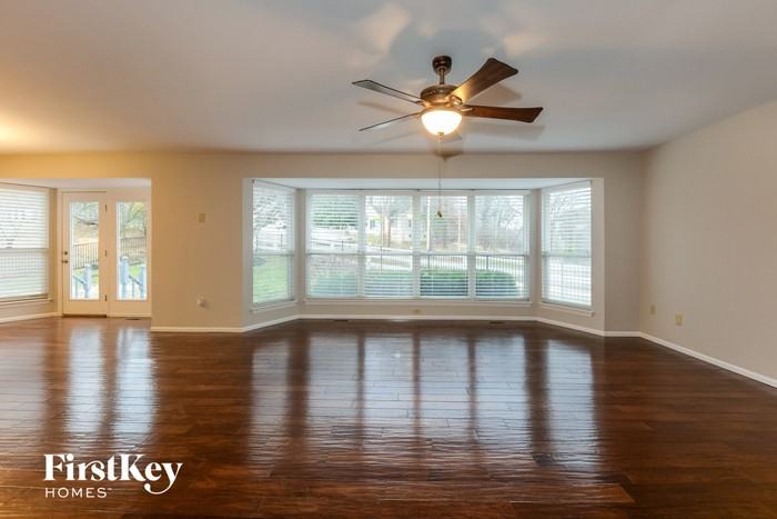 805 Arlington Glen Drive - Photo 2 of 15