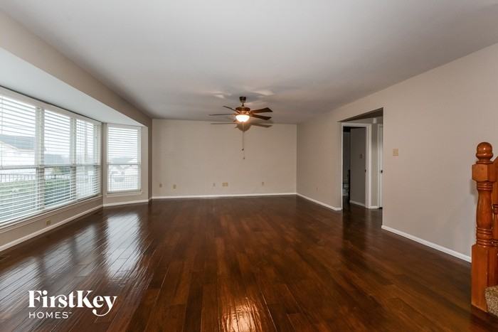 805 Arlington Glen Drive - Photo 3 of 15