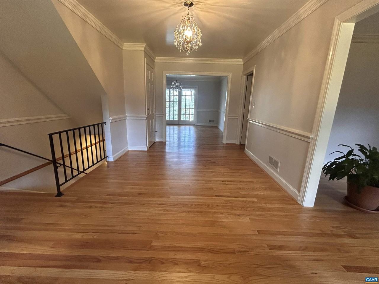 214 Montvue Dr - Photo 3 of 30