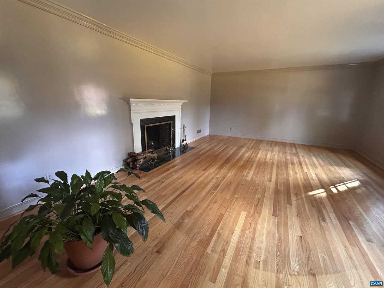 214 Montvue Dr - Photo 4 of 30