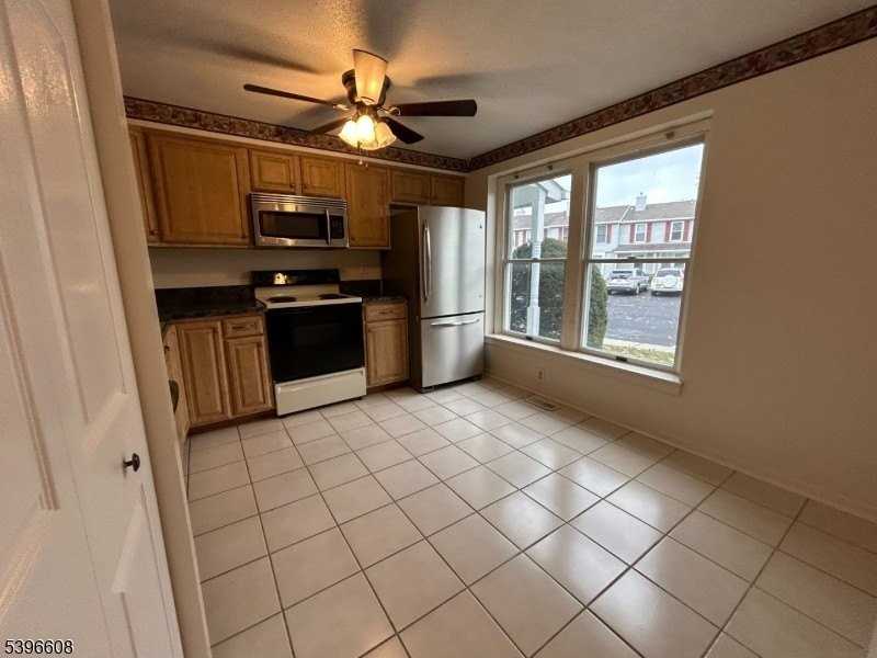 40 Constitution Way - Photo 2 of 13