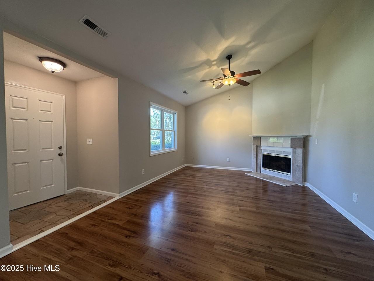 3212 Galway Rd - Photo 2 of 16