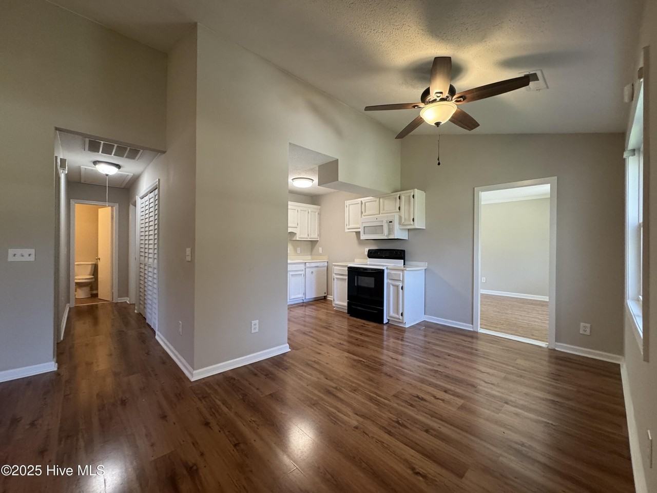 3212 Galway Rd - Photo 4 of 16