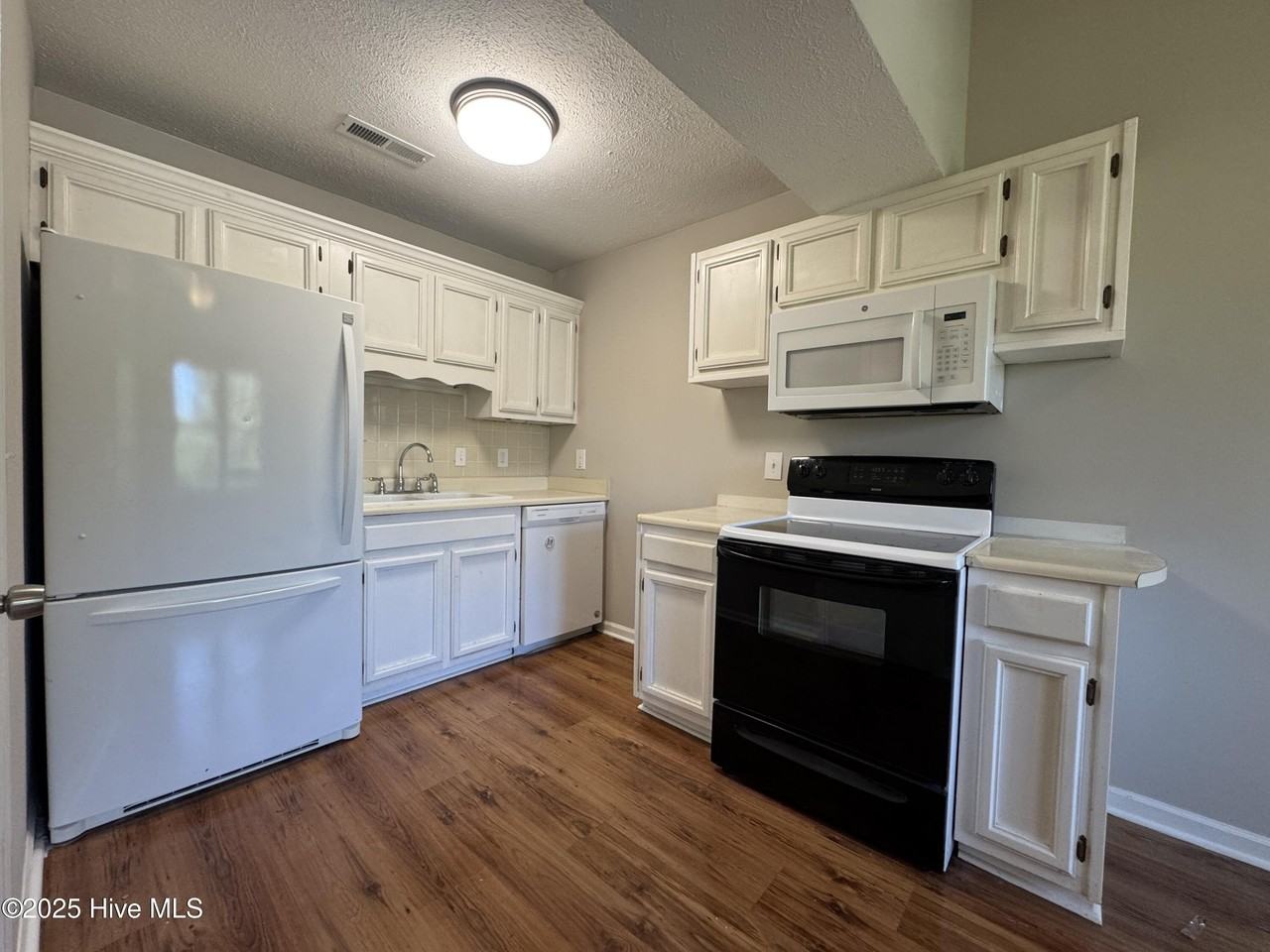 3212 Galway Rd - Photo 5 of 16