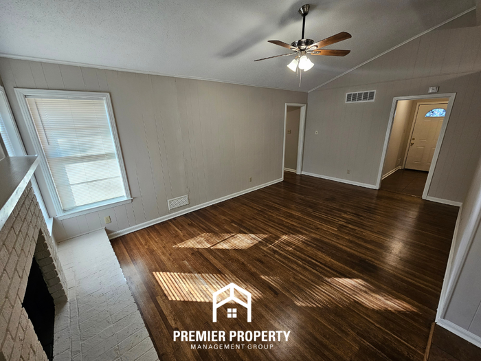 2942 South Mendenhall Road - Photo 5 of 21