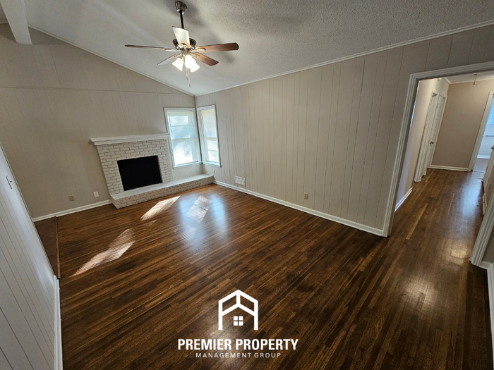 2942 South Mendenhall Road - Photo 6 of 21