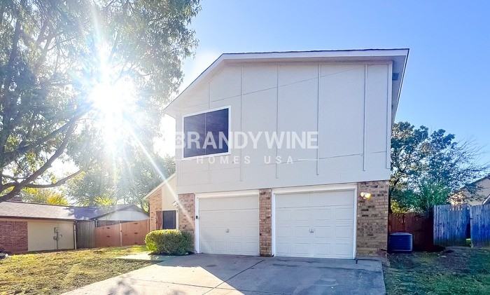 3608 Montridge Ct - Photo 2 of 32