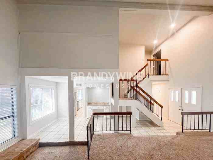 3608 Montridge Ct - Photo 4 of 32