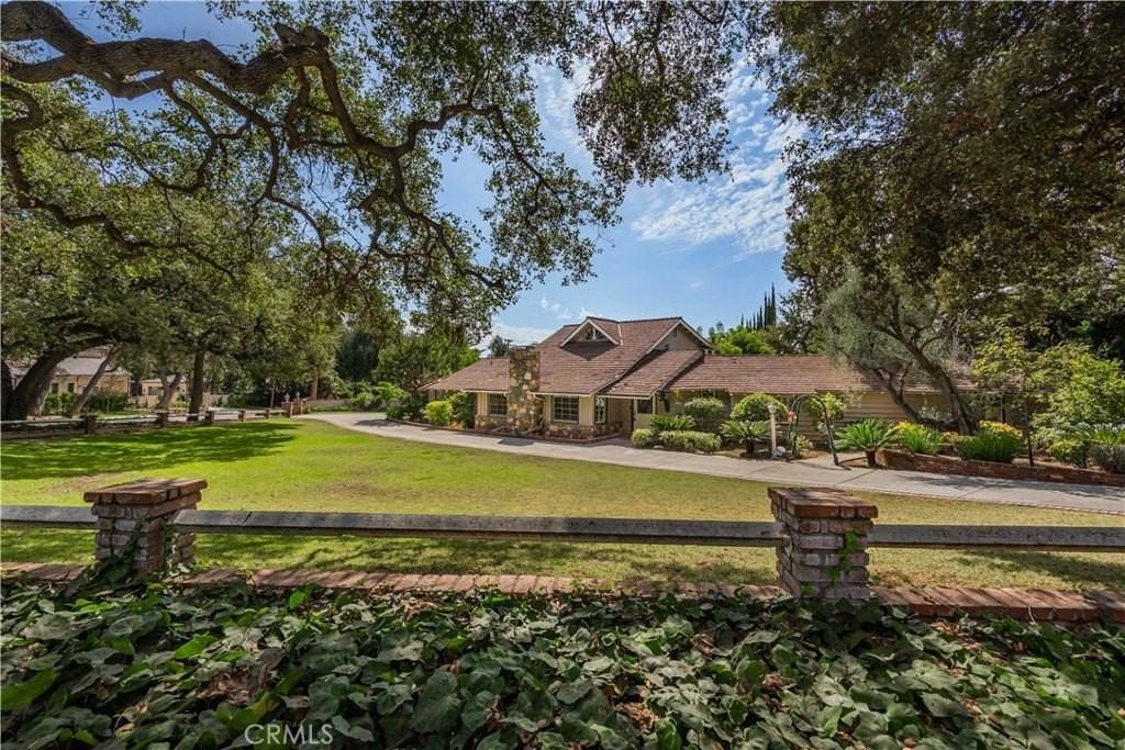 1004 Singing Wood Dr - Photo 2 of 44