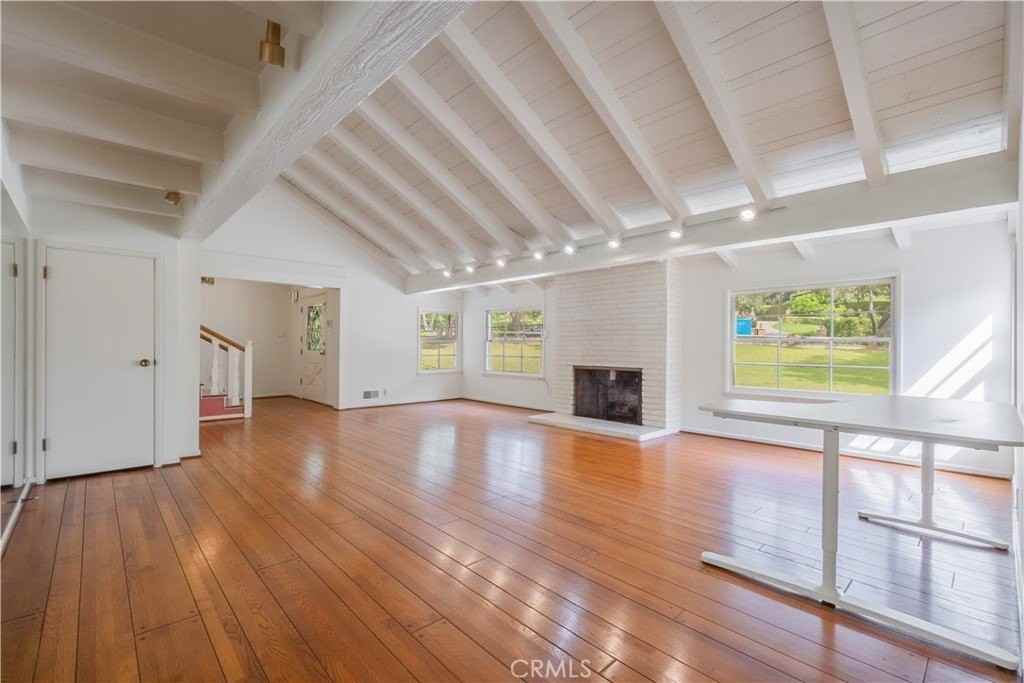 1004 Singing Wood Dr - Photo 5 of 44