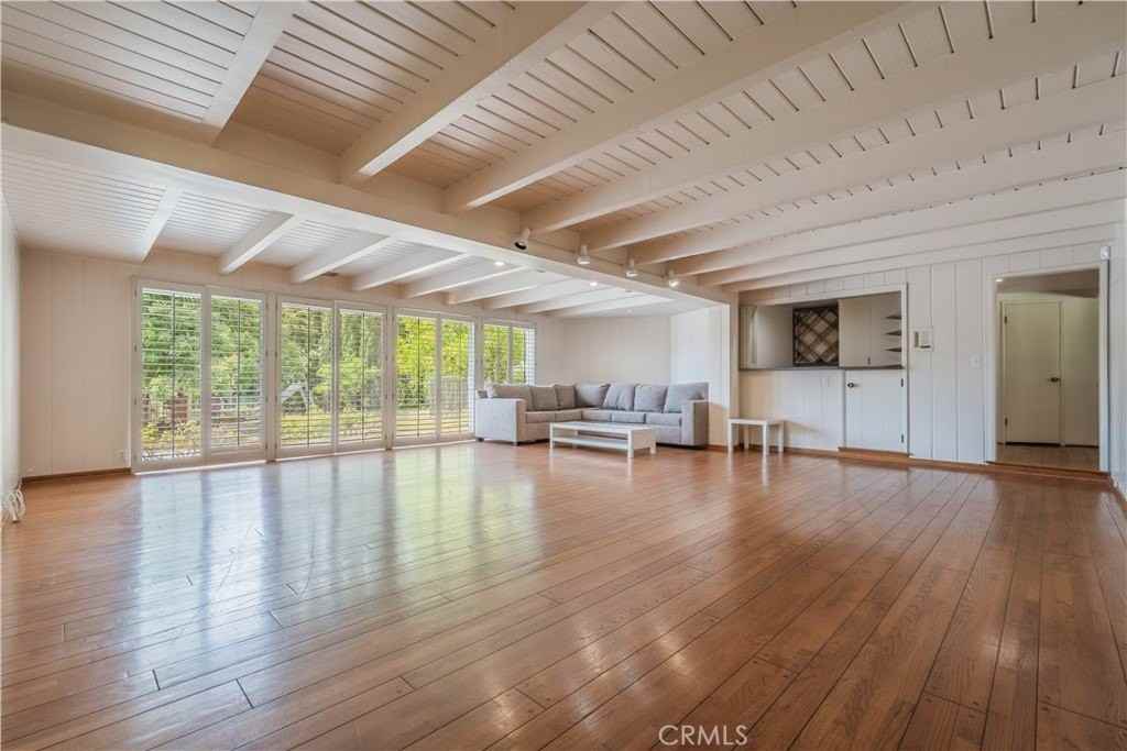 1004 Singing Wood Dr - Photo 7 of 44